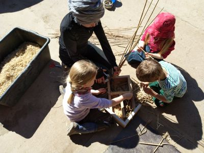 Kinder und Getreide
